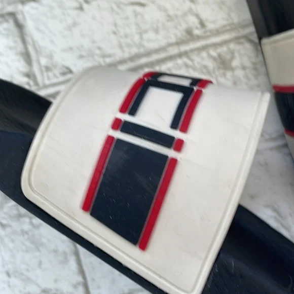 Gucci Pool Sides - Picture 7 of 13